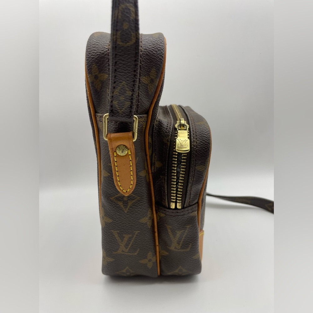 Louis Vuitton Monogram Amazone Crossbody Bag - Picture 4 of 16